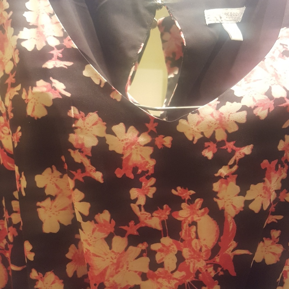 Dress - Picture 6 of 6